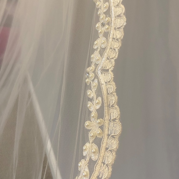 Chic Ivory Catheral Veil with Lace Edge-Hand Made in the USA - Picture 5 of 6